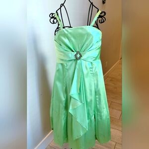 Girl's Ceci Kids Mint Green Formal Dress with Rhinestones and Sash. Size 7-8.